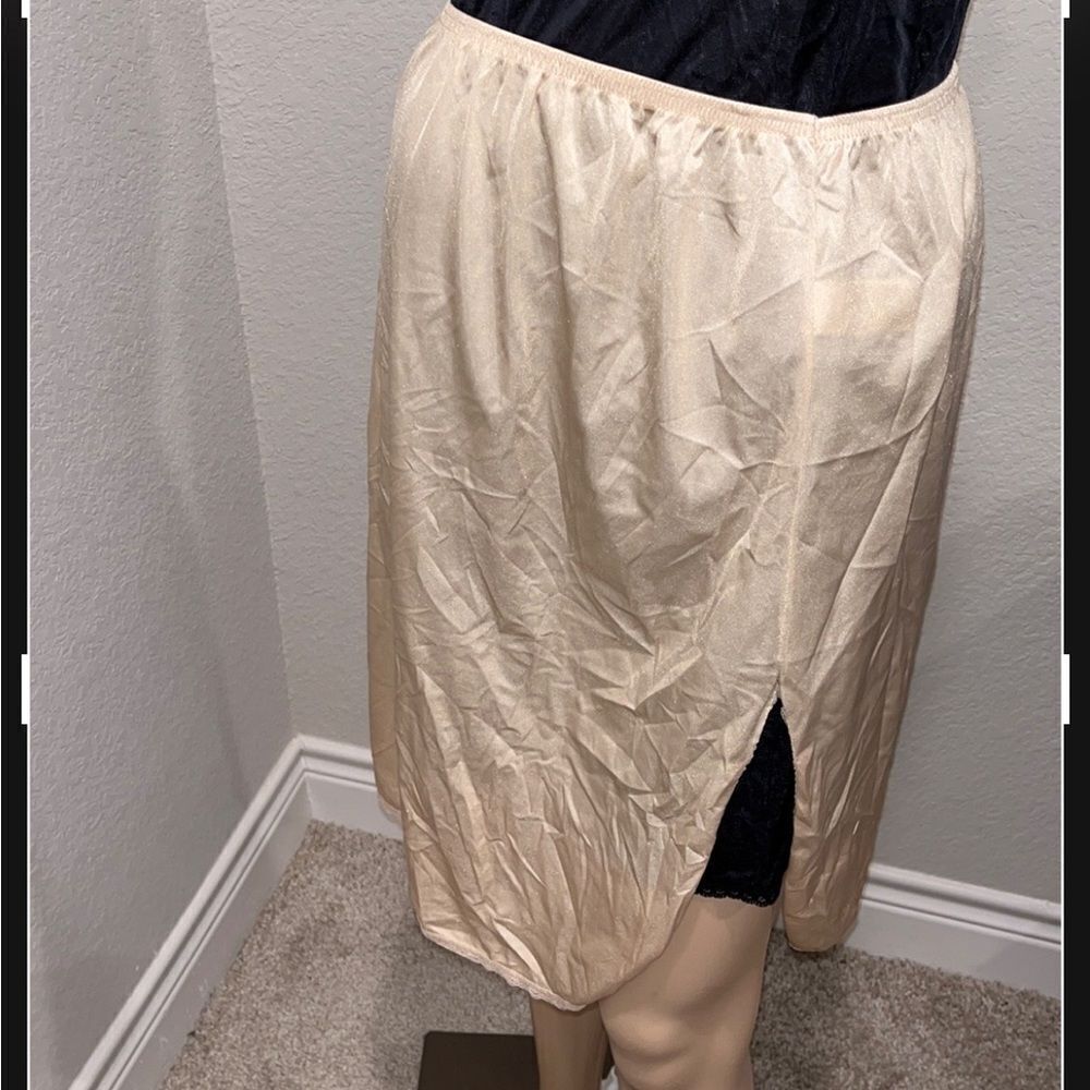 Vintage Vanity fair half slip w/ lace trimmed slit